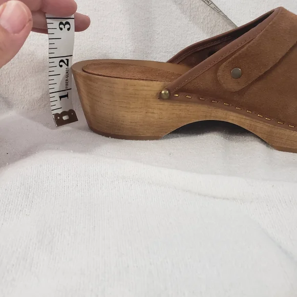 M&C Womens Brown Tan Clogs Suede Size 39 (US 8.5) Made In Spain Buckle Wood Heel - Picture 12 of 15